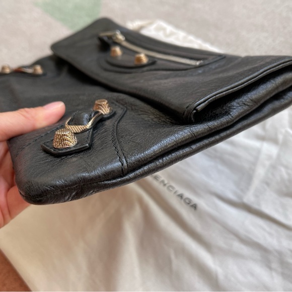 Balenciaga cluth - Picture 2 of 5